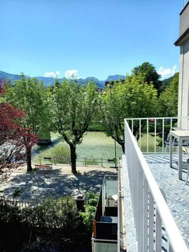 WOLKE, Apartment mit Balkon am Fluss, Zentrum in Bad Ischl, Österreich
