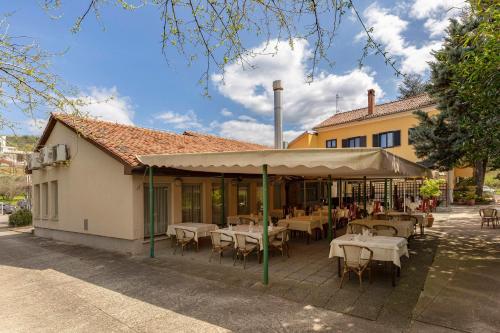Restaurant Bric Dekani - image 14