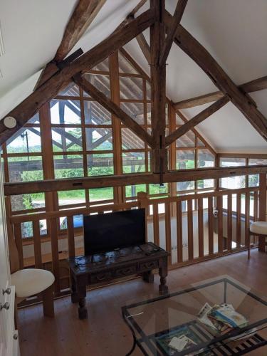 Large Gte With Pool In Peaceful Burgundy in แซยี