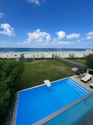 Live Above Luxury Exclusive Standalone Villa by the Sea – khách sạn tại Zawiyat Ailat Nuh