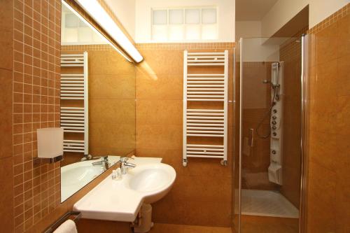 Hotel Roma Room Type - Studio (4 Adults)
