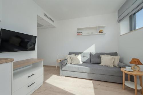 Air-conditioned Modern Studio with Parking in the Centre of Wroclaw by Noclegi Renters, Wroclaw