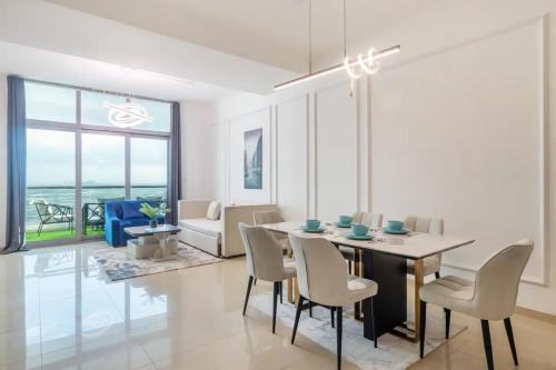 Minimalist High Floor Sea View 3 BR in Marina, Dubai (photo 8)