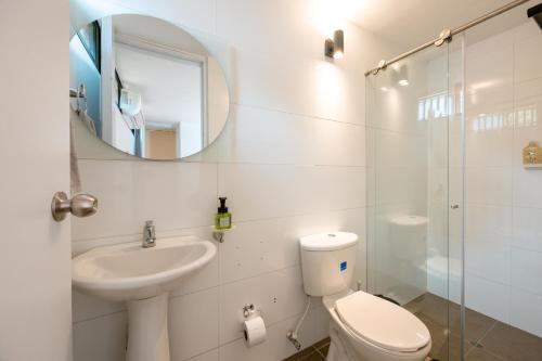 5BR Poblado Villa close to Lleras Jacuzzi Cinema AC, Medellín (zdjęcie 9)