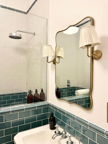 New King Street Suites - Apartment 1, Bath (photo 9)