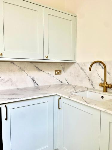 New King Street Suites - Apartment 1, Bath (photo 7)