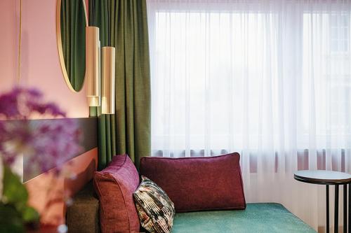 Double or Twin Room image 8