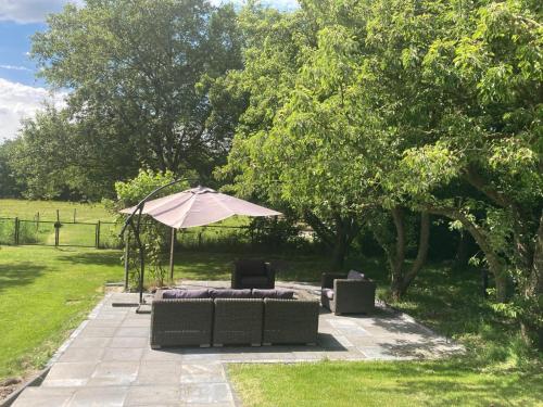 Erkély/terasz, B&B Fûgelfrij (B&B Fugelfrij) in Kollumerland en Nieuwkruisland
