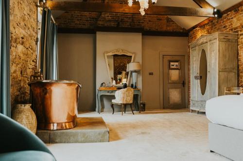 Le Petit Chateau & William de Percy in โอเตอร์เบิร์น