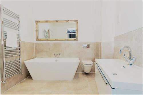 The Buckingham Suite - image 14