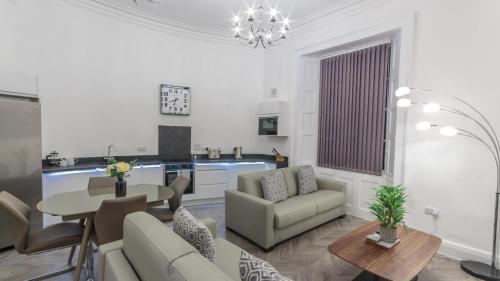 The Buckingham Suite - image 8