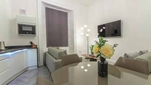 The Buckingham Suite - image 5