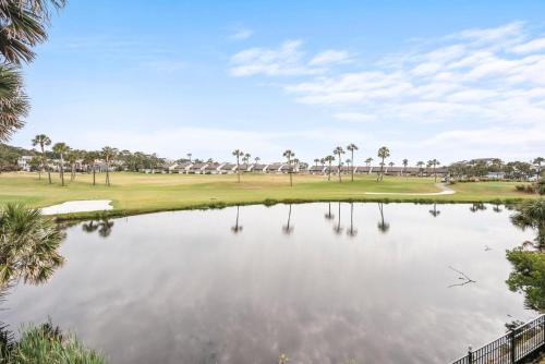 Spacious and Stylish 4-Bed, 45-Bath Home with Stunning Golf Views