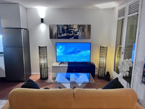 บริการและสิ่งอำนวยความสะดวก, Lounge relax T3 vue mer bien situé 2 chambres 6 personnes (Lounge relax T3 vue mer bien situe 2 chambres 6 personnes) in มาเร่ เกลลาร์ด