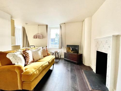 New King Street Suites - Apartment 3, Bath