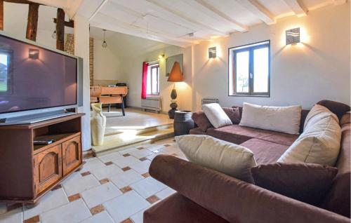 Stunning Home In Grandmesnil in L'Oudon