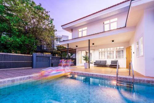 Coco59- Private 3BR Pool Villa, Bangkok (photo 2)