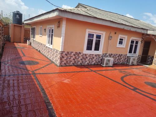 Dārzs, Luxury & Secured 3 Bedroom House with 24 Hours Solar Light in Ikorodu