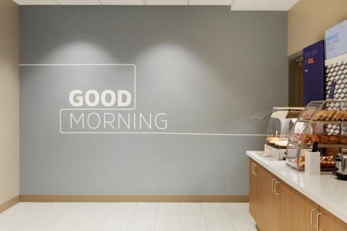 홀리데이 인 익스프레스 호텔 & 스위트 클리블랜드-스트리츠보로 바이 IHG - 레스토랑