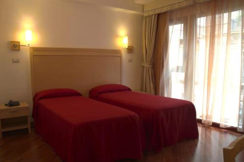 2 twin beds