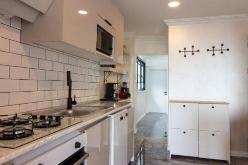 Classy 2BR Hideaway with Dazzling Panorama, Istanbul (foto 2)