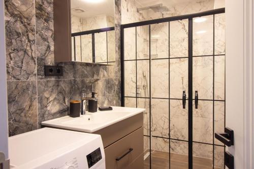 Classy 2BR Hideaway with Dazzling Panorama, Istanbul (foto 7)