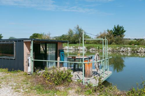 La cabane a fleur d eau au cœur de la Camargue in 博瓦桑