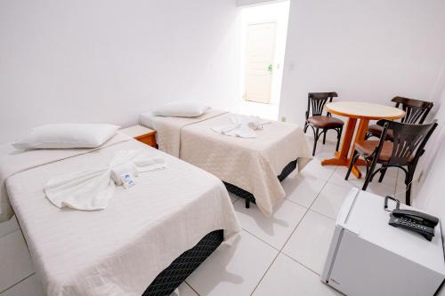 1 double bed, 2 twin beds
