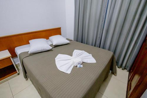 1 double bed, 1 twin bed