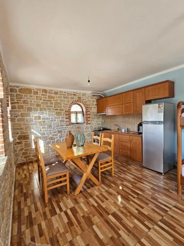 Veronika Apartments in Qeparo