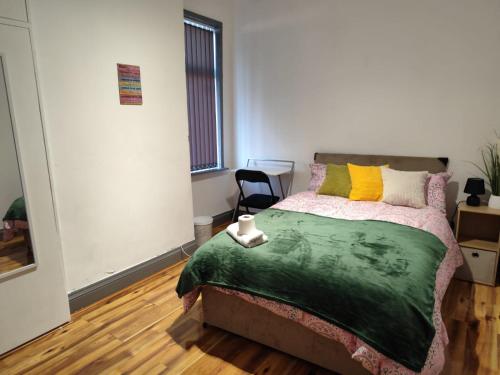 Double-Bedroom in the Heart of Harpurhey Manchester A2 Perfect for Short Stays, Manchester (photo 8)