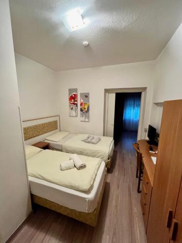 Hotel Villa Carmen - Tap to explore photos