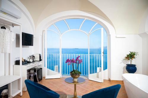 Queen Suite with Sea View