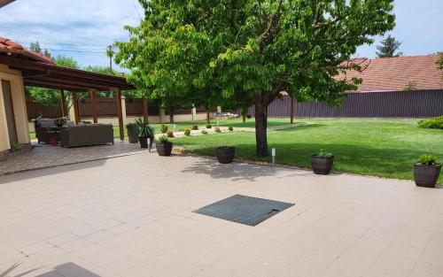 Garden, Gloria Apartman Szarvas in Szarvas