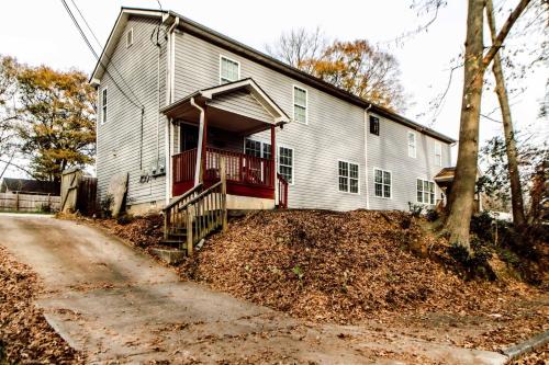 Facilities, Casa de Acevedo in English Avenue