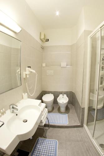 Single Room image 4