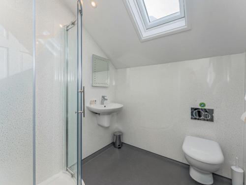 Baño, Golden Coast Leisure Park - Ocean Tide Villa Pets J in Woolacombe