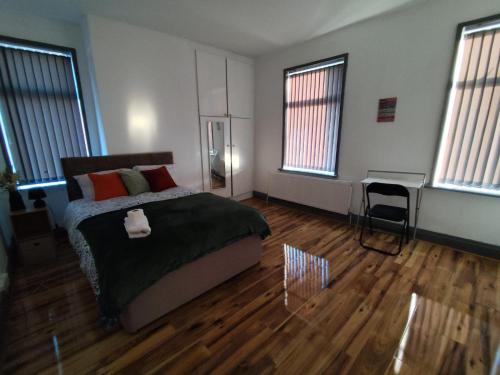 Double-Bedroom in the Heart of Harpurhey Manchester A4 Perfect for Short Stays, Manchester