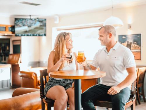 Restaurante, Driftwood Villa 3 at Golden Coast Leisure Park 7 in Woolacombe