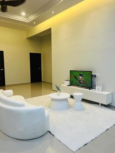 Husna White Homestay in Bukit Payong