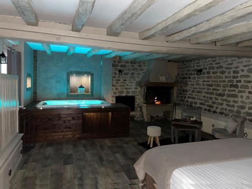room detail thumbnail 0