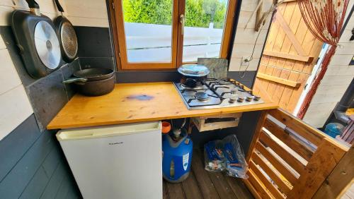 la petite maison en bois bleue in Quiberville