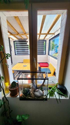 la petite maison en bois bleue in Quiberville