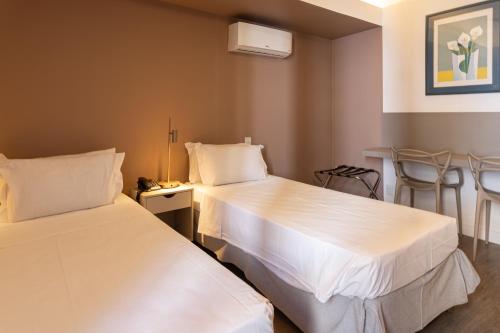 Twin Room image 2