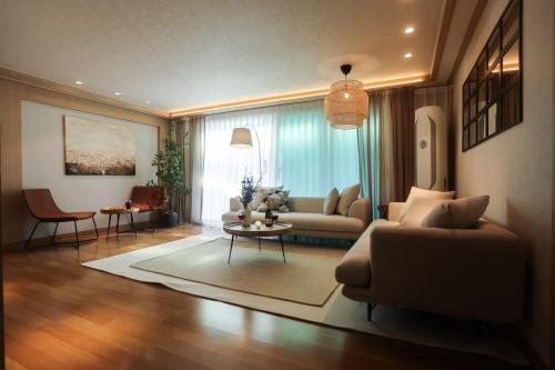 Mangwon local market 5mins, Hongdae, Airport Bus, Hanriver park 10mins 10ppl, Big family house 마포레스트, Soul (fotografie 7)