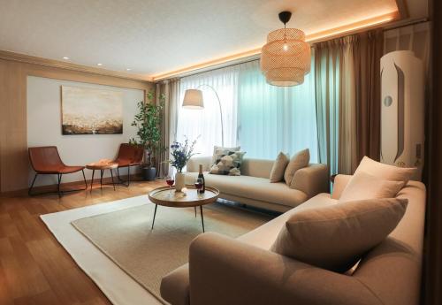 Mangwon local market 5mins, Hongdae, Airport Bus, Hanriver park 10mins 10ppl, Big family house 마포레스트, Soul (fotografie 5)