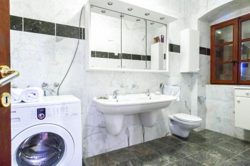 Villa & Apartments Perasto - image 3