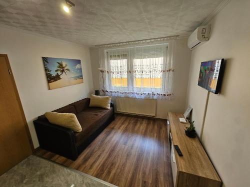One-Bedroom Apartment image 6