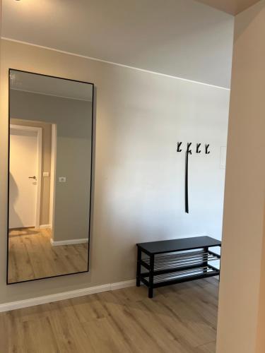 Cozy Apartment Near Downtown in Árbær