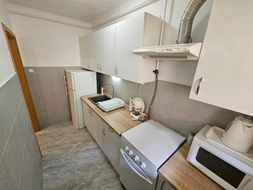 One-Bedroom Apartment image 3